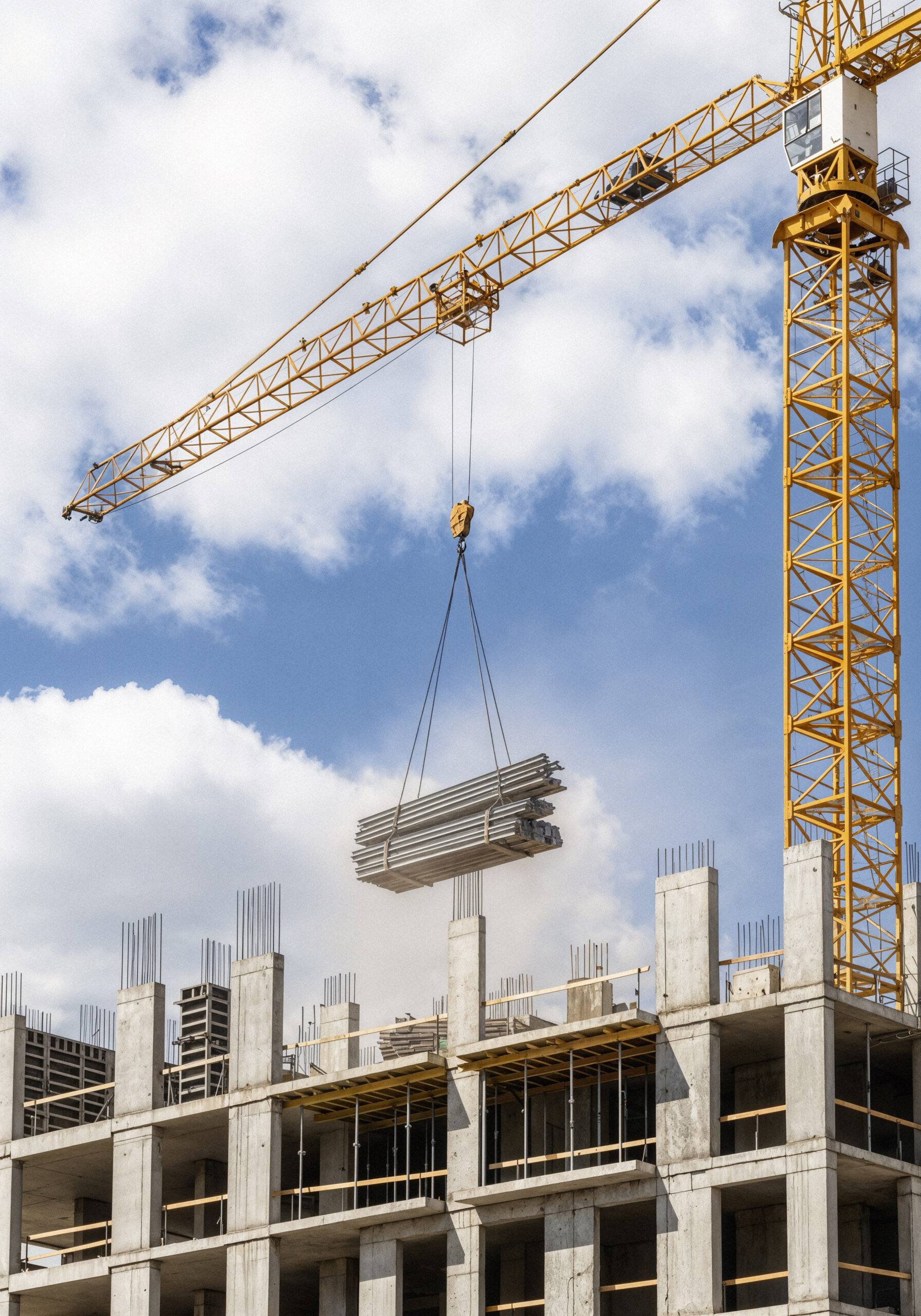 Facing delays, cost overruns, or contract disagreements on a construction project in the UAE?